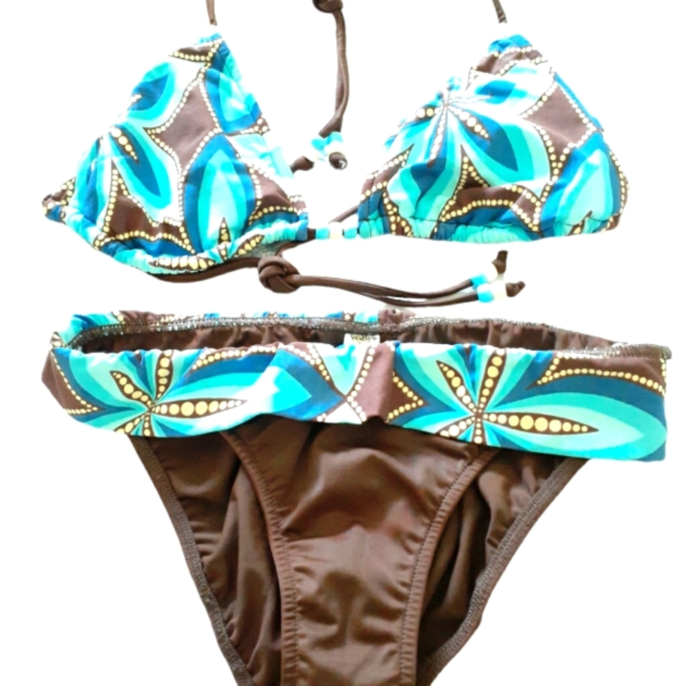Venus bikini, top is size C, bottoms are Sml. Beautiful brwn. w/ 3shades of turq